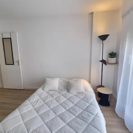 Ac With Balcony In Apartamento