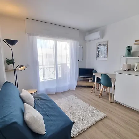 Ac With Balcony In Apartamento *